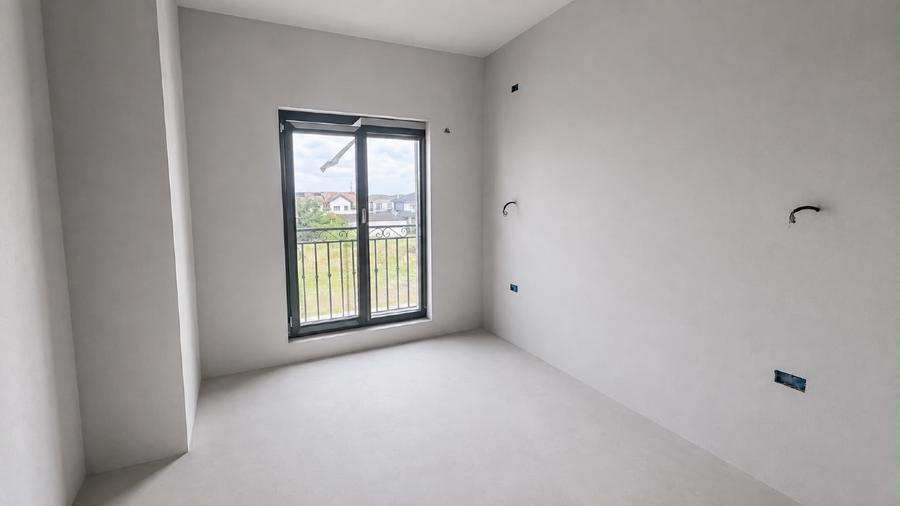 Proprietar, vand 1/2 duplex