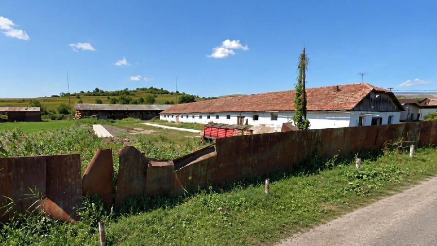 Constructii - 1.045 mp + Teren - 6.150 mp, Loc. Velt