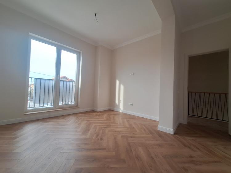 Duplex spatios cu 4 camere in Dumbravita -semineu- la 3 minute de Primarie