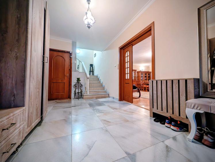 Bazilescu,D+P+E+M,parc/Metrou-5 min.pe jos,5 camere+subsol+mansarda,negociabil
