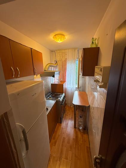 Apartament 3 camere semidecomandate Craiovita-Constantin Brancoveanu
