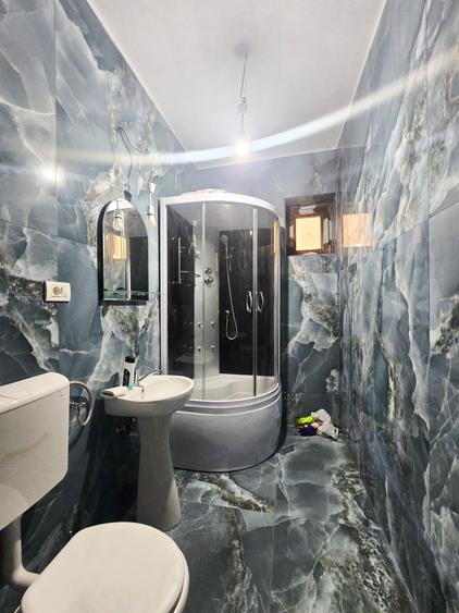 Apartament 3 camere cu centrală, parter – zonă centrală