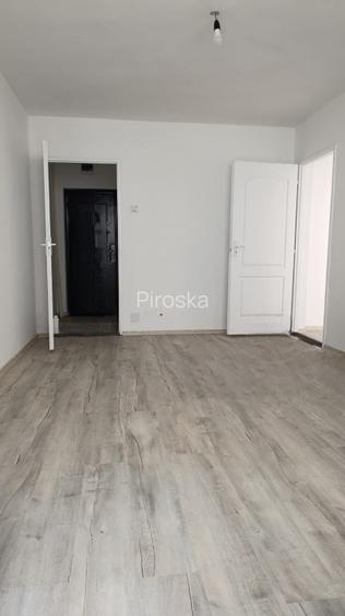 De vanzare apartament cu trei camere, renovat, cu pivnita