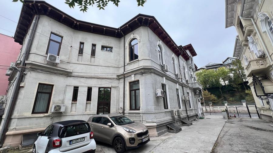 Cladire 23 de camere cu teren 554 mp