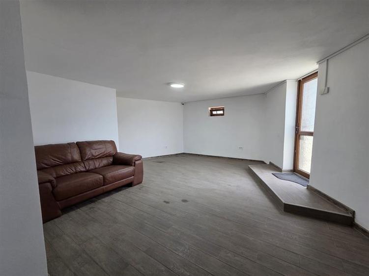 Vila cu 3 apartam., spalatorie, teren 316 mp, Fedelesoiu, Daesti, Rm. Valcea
