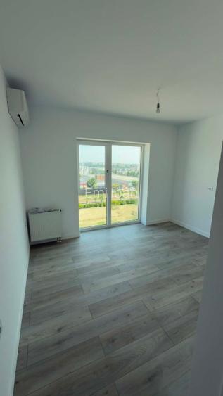 Inchiriez apt 3 camere, nemob, 85 mp, panoramic, parcare subterană  - 4