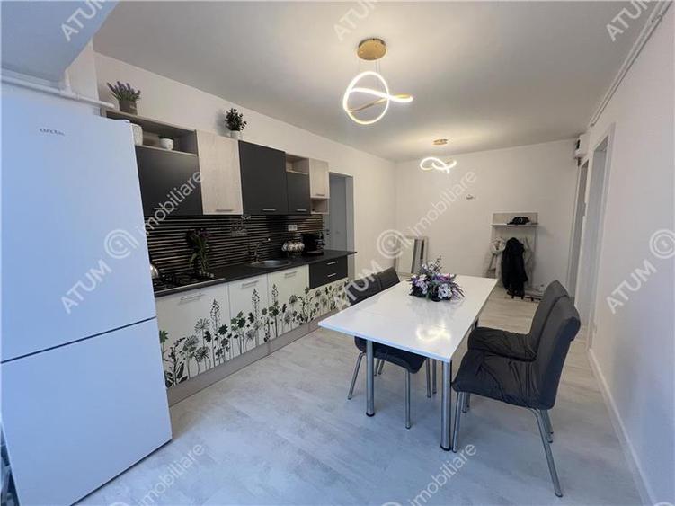 Apartament renovat cu 3 camere si pivnita zona Vasile Aaron Sibiu