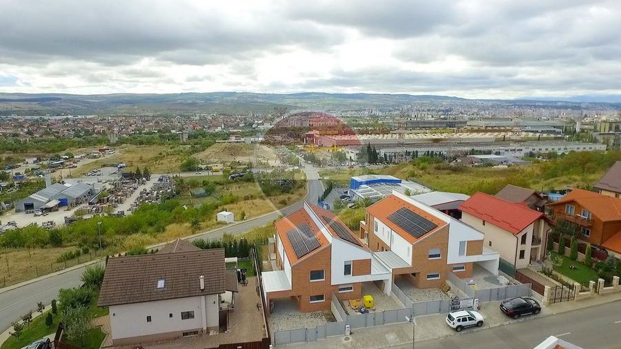 Duplex modern in Voronet, 136 mp utili, garaj si teren 325 mp