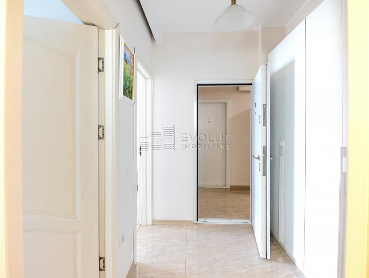 Mamaia Central- apartament 3 camere frontal lac