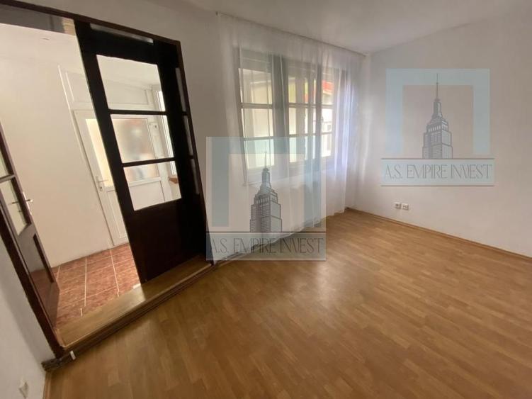 Casa singur in curte - zona Schei