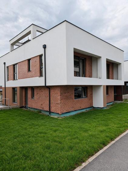 Duplex semifinisat, zona Vivo