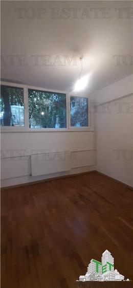 Spatii birou / comerciale de inchirat ,Universitate,  10 euro / mp