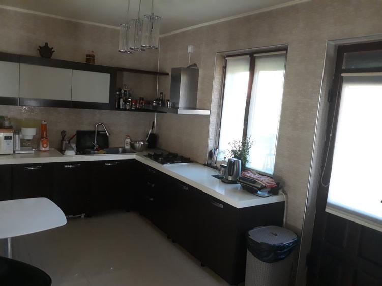 Parc Bazilescu,S+P+1+Pod ,constr 2007,Sutila 340mp, 6 cam, 5 bai, garaj 2 masini
