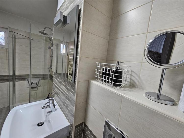 Apartament 3 camere, de inchiriat, zona Bt, Unirii