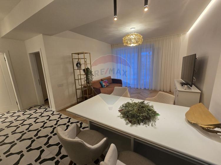 Apartament de lux, cu loc de parcare, langa Universitate