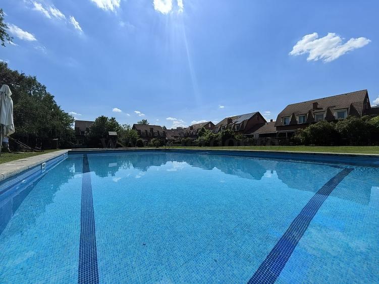 Vilă cu acces la piscina langa Jolie Ville
