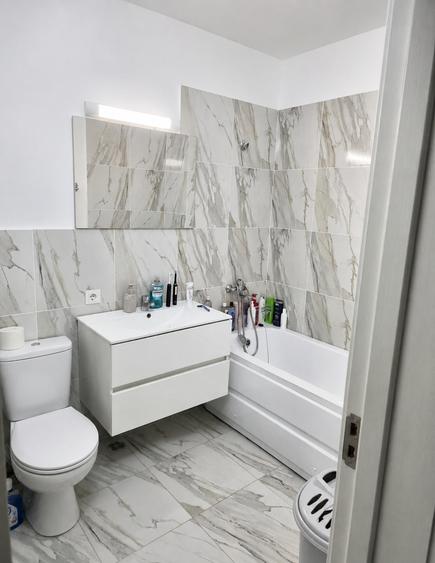 Apartament 2 camere, bloc nou, balcon, lift și loc de parcare