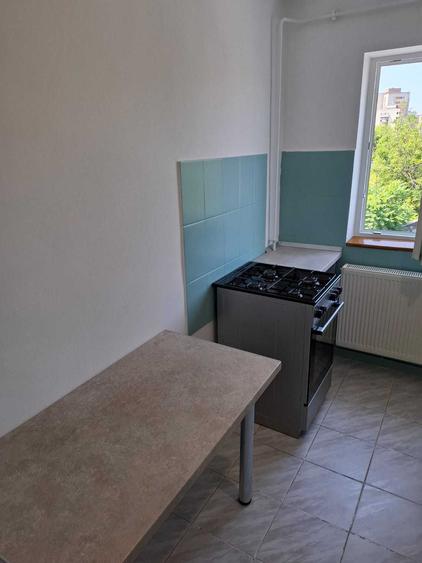 GARA ap.1 camere, decomandat, curat, renovat, mobilat si utilat, et.3/4!