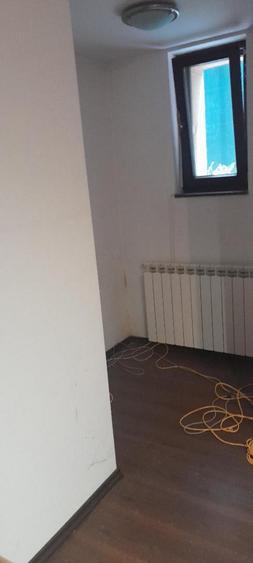 Piata Muncii –parter vila 120mp +demisol 100mp, curte 200mp