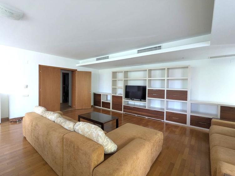 Apartament cu 5 camere, 2 terase si 2 locuri de parcare in Washington Residence!