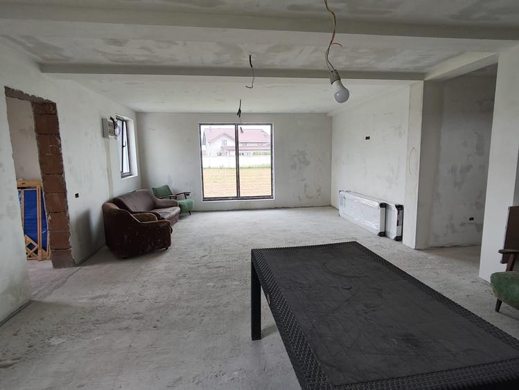 FARA COMISION drum asfaltat casa cu 4 camere P+E camera tehnica pompa caldura
