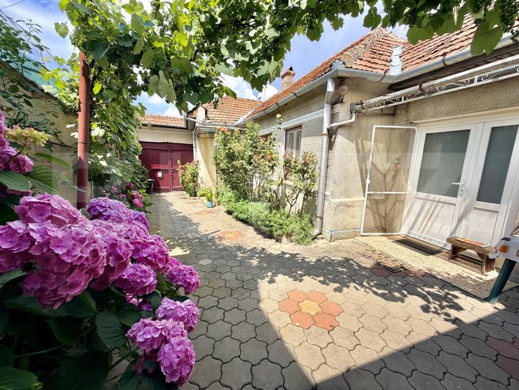 Casă 4 camere, 100 mp, garaj, beci și grădină, zona Cindeni - Cugir