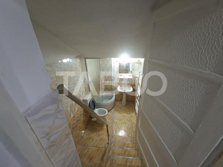 Apartament la casa de vanzare 2 camere garaj curte comuna cu 2 vecini