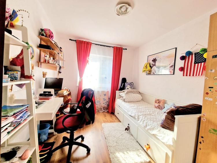 Apartament 4 camere de vanzare str Soveja, etaj 1