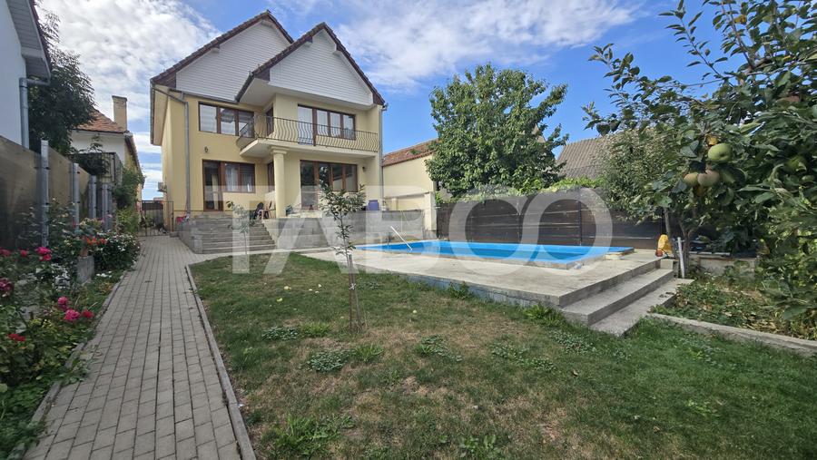 Casa cu piscina si curte libera 438mp de vanzare in Turnisor Sibiu