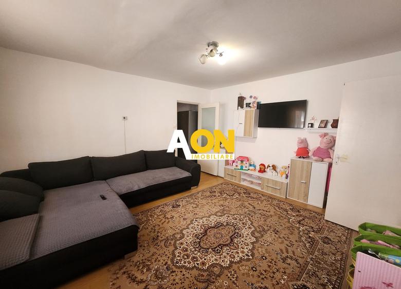De vanzare apartament 3 camere, etaj intermediar, Cetate