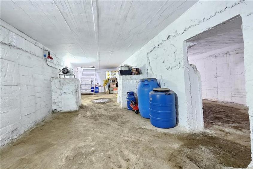 Aeroportului. Hala, birouri, platforma betonata, 2411 mp. - 17