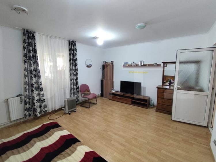Cladire 460 mp utili, 14500 mp teren INTRAVILAN