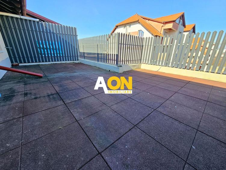 Penthouse pe două niveluri, panouri solare, terasă de 50 mp, boxă