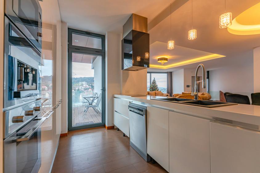 Proprietate unica tip vila, ultra central, S+P+2E, lift, priveliste peisagistica