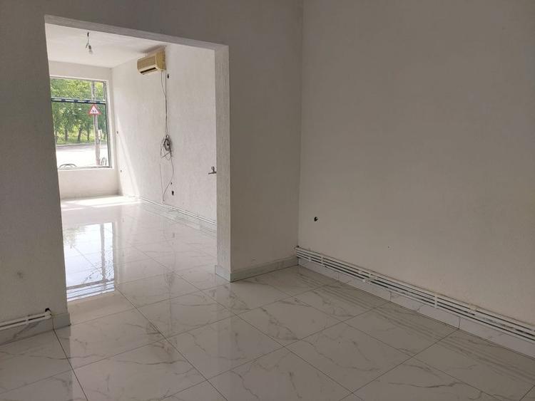DE INCHIRIAT - renovat - parter si etajul 1 - stradal