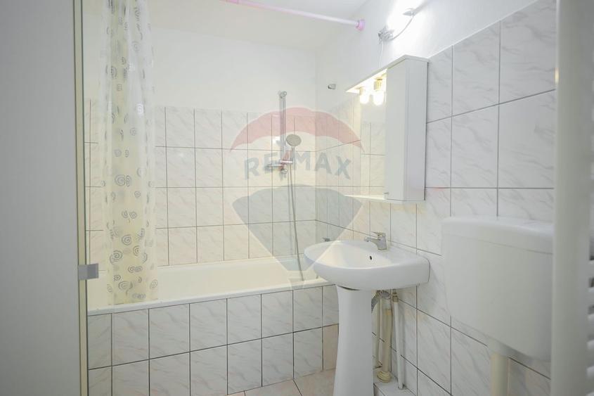 De vânzare apartament cu 3 camere zona Dacia