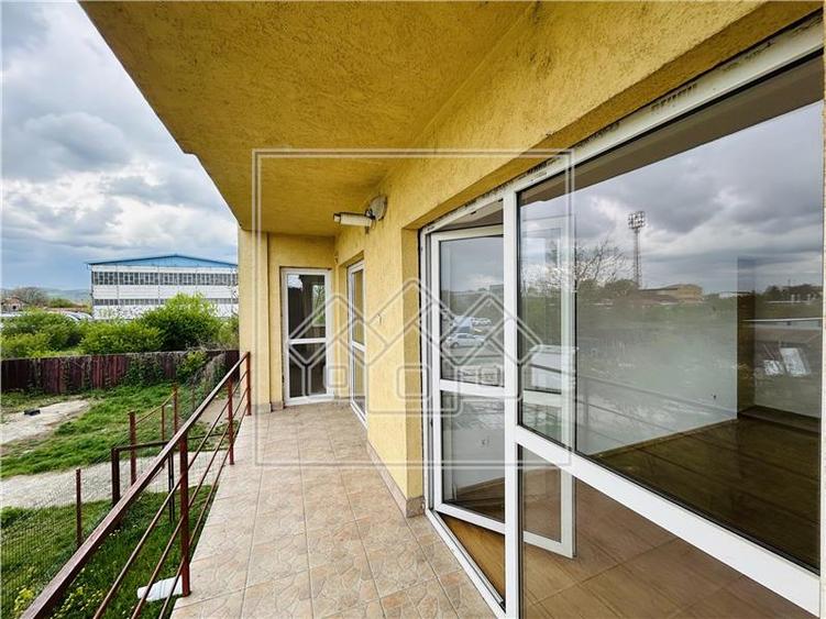 Apartament decomandat, etaj1/3, balcon - Zona Trei Stejari