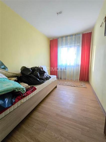 Dacia - statia Columnei, 3 camere decomandat cu geam la baie, liber - 3