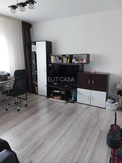 Apartament cu 2 camere decomandat, etajul 4/10, zona Alexandru cel Bun - 3