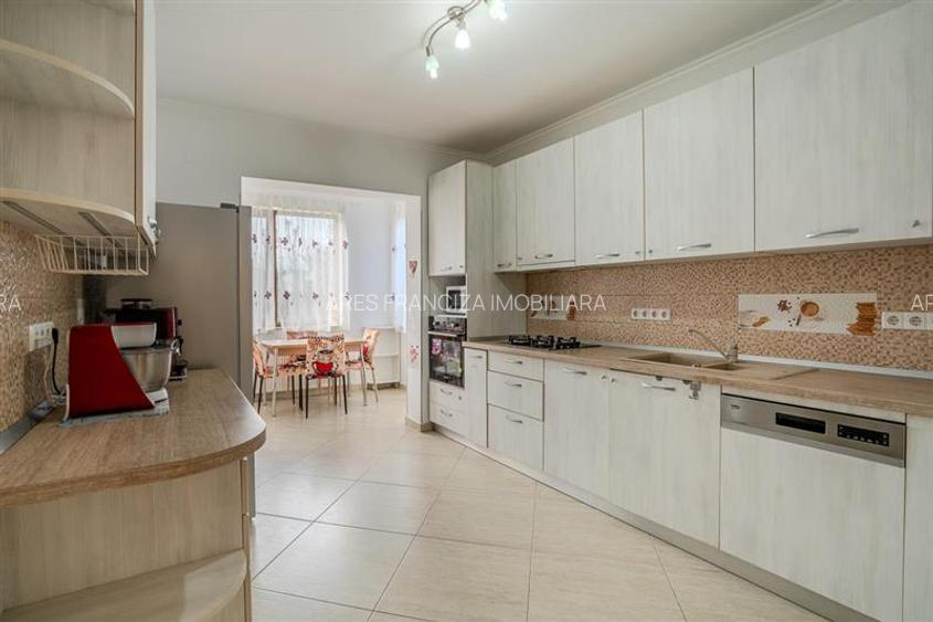 VILA INDIVIDUALA,4 CAMERE,258 MP,TEREN 700 MP,AN 2017 - 5