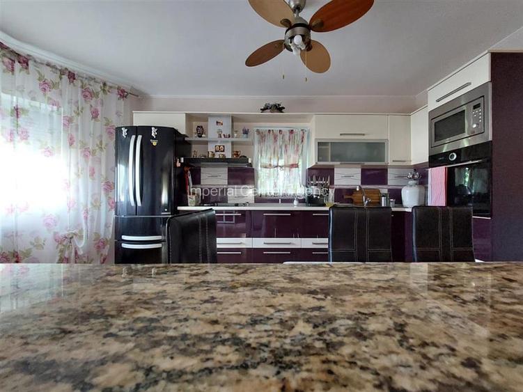 Vila de vanzare P+1 si  4200 mp teren in Com Livezi - 6