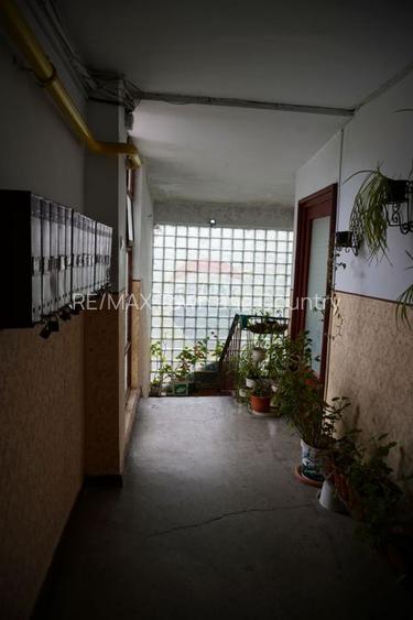 Apartament cu 3 camere de vânzare Str. 1 Mai - 12