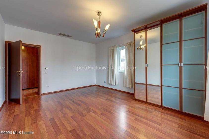 Casă individuală - 860 mp teren, 4 dormitoare si birou - 13