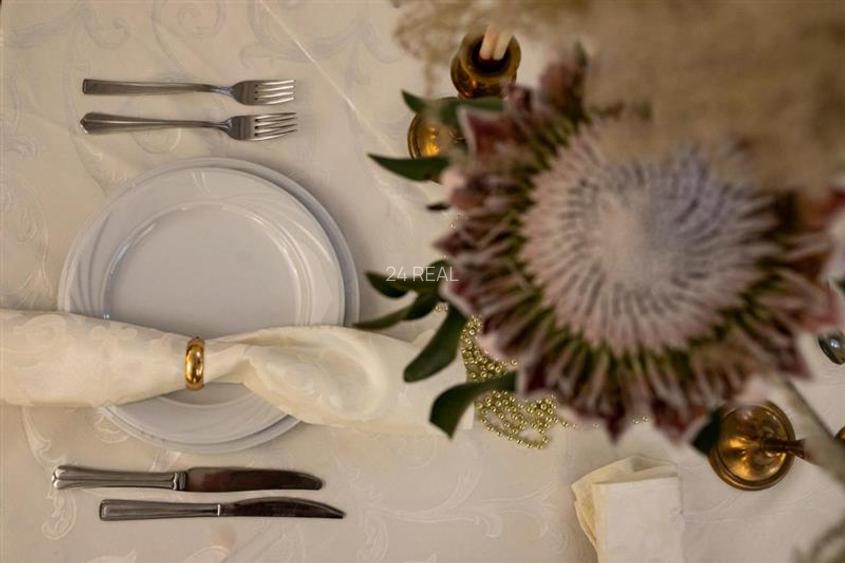 Hotel de vanzare in Predeal potrivit pentru investitie - 17