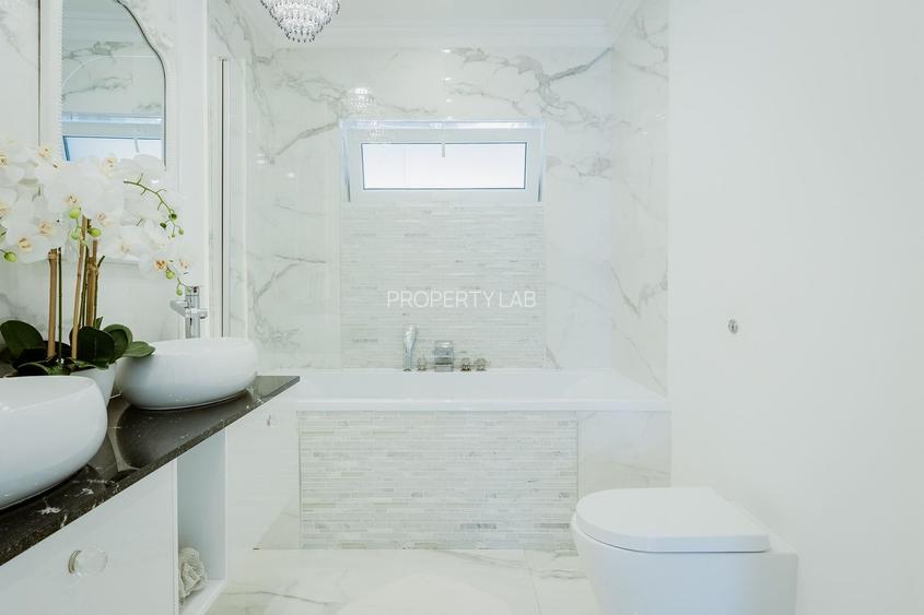 Vilă ultramodernă cu piscină - 10