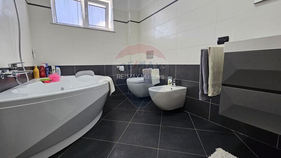 Casă / Vilă de lux cu 8 camere de vânzare in Obcini, Suceava - 23