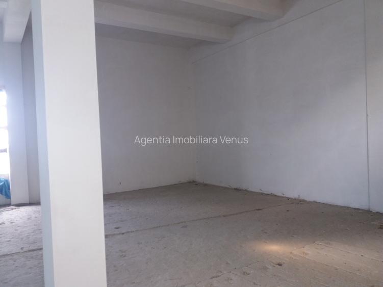 Cladire cu 2 etaje la strada Calea Nationala - 3