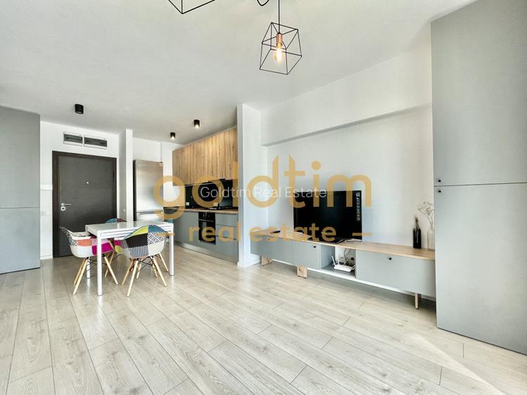 NOU/ PRIVELISTE SUPERBA/ SCOALA AMERICANA - 4