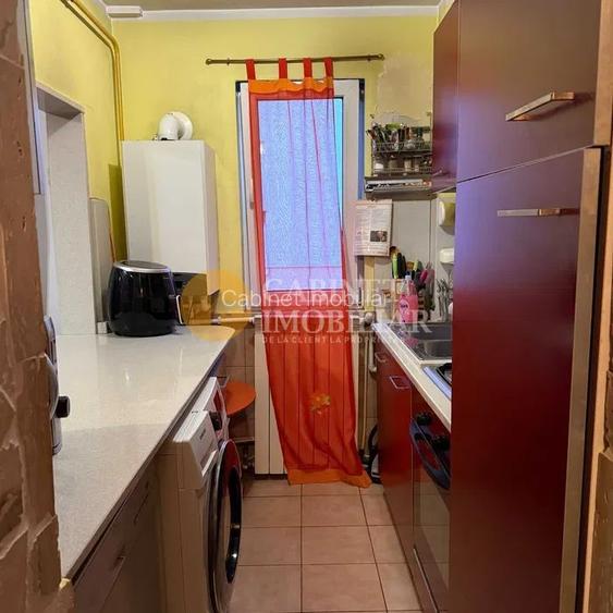 4 Camere Semidecomandat - Mobilat/Utilat  - Etaj 2 - Zona Mircea Cel Bătrân - 6