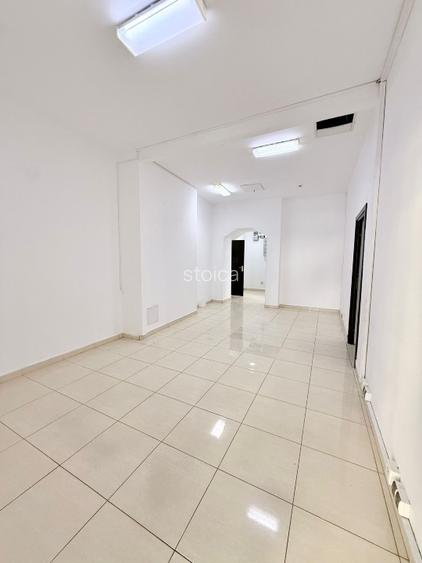 Spațiu Comercial De Vânzare 2 vitrine BLV ION MIHALACHE 121 , SECTOR 1  - 7